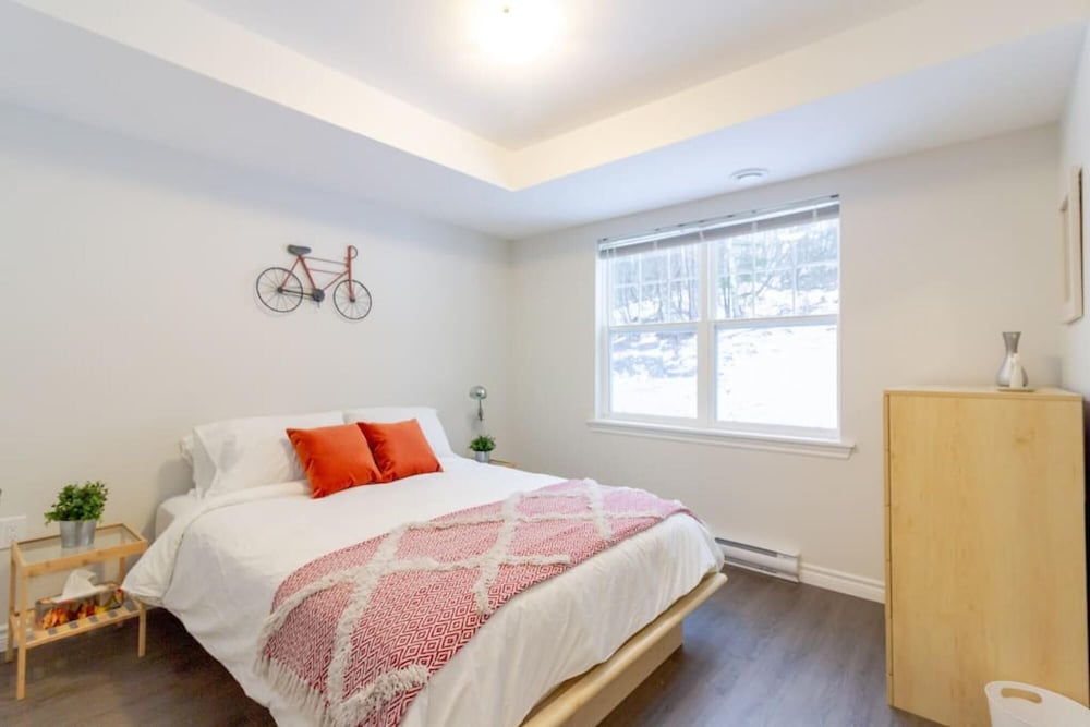 Saint John Vacations - 2BD Condo UNB Hospital Golf Patio Coffee - Property Image 1