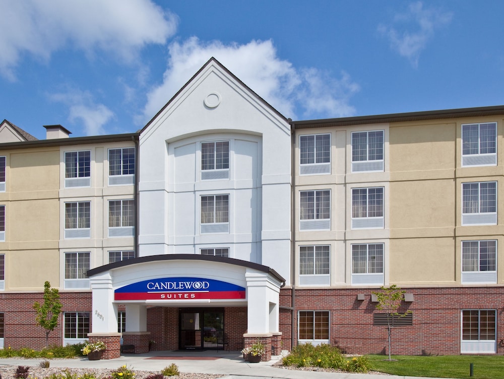 Hotel Candlewood Suites Omaha Airport, an IHG Hotel - Image 1