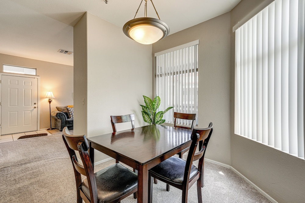 12 Mi to Old Town Scottsdale: Condo w/ Pool Access