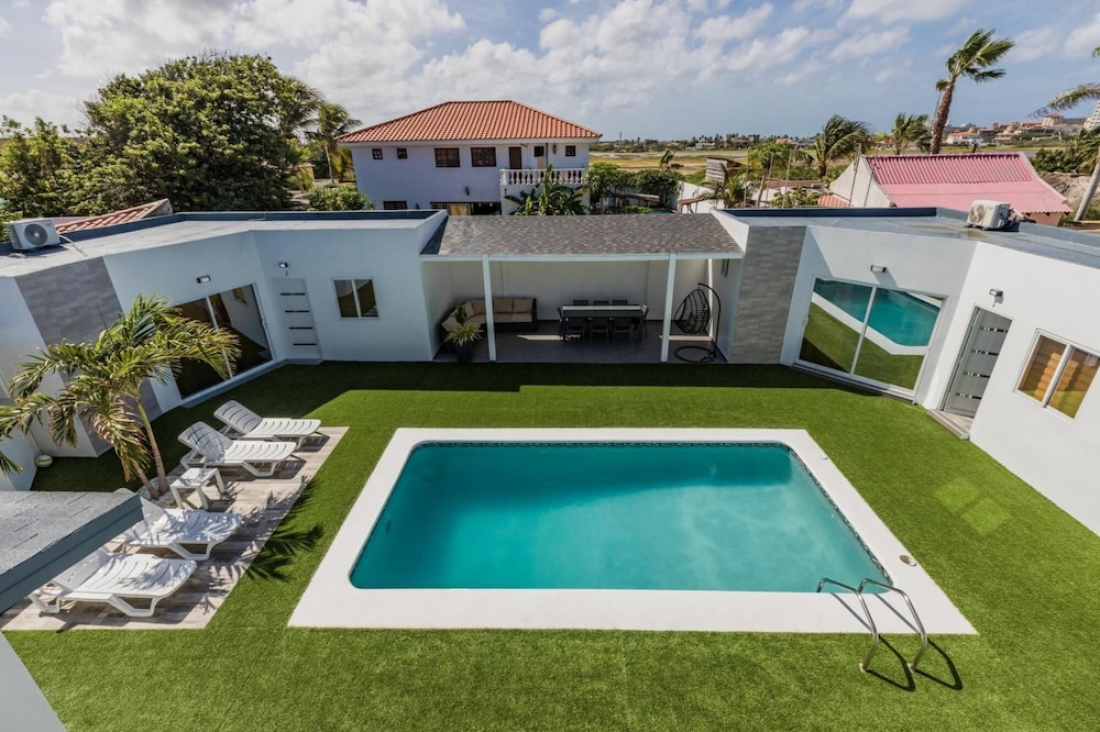 NEW Modern Stylish 6BR 6BA Villa Near Palmbeach
