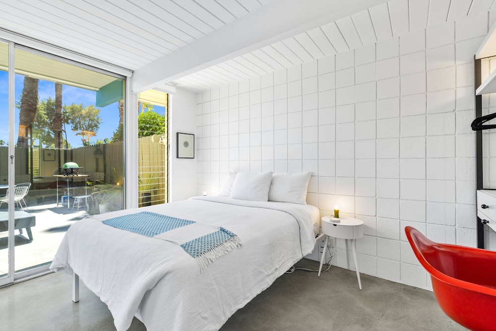1957 Modern Hideaway
