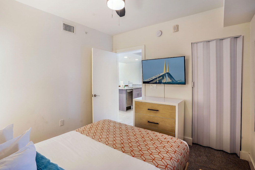 Oceana 204 East