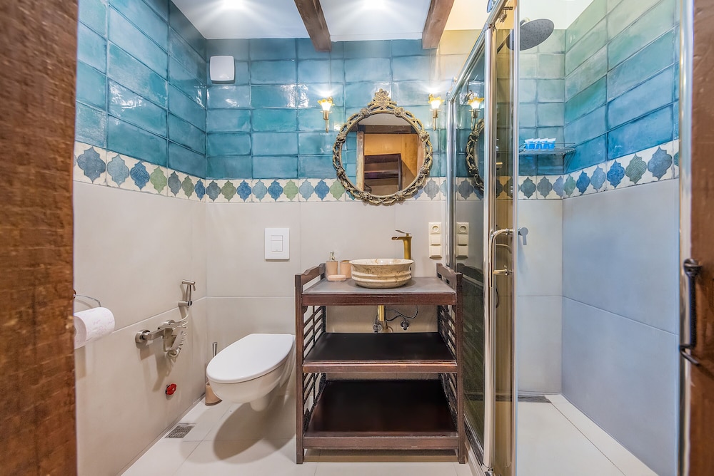 H&B apartments Lado Asatiani view 5