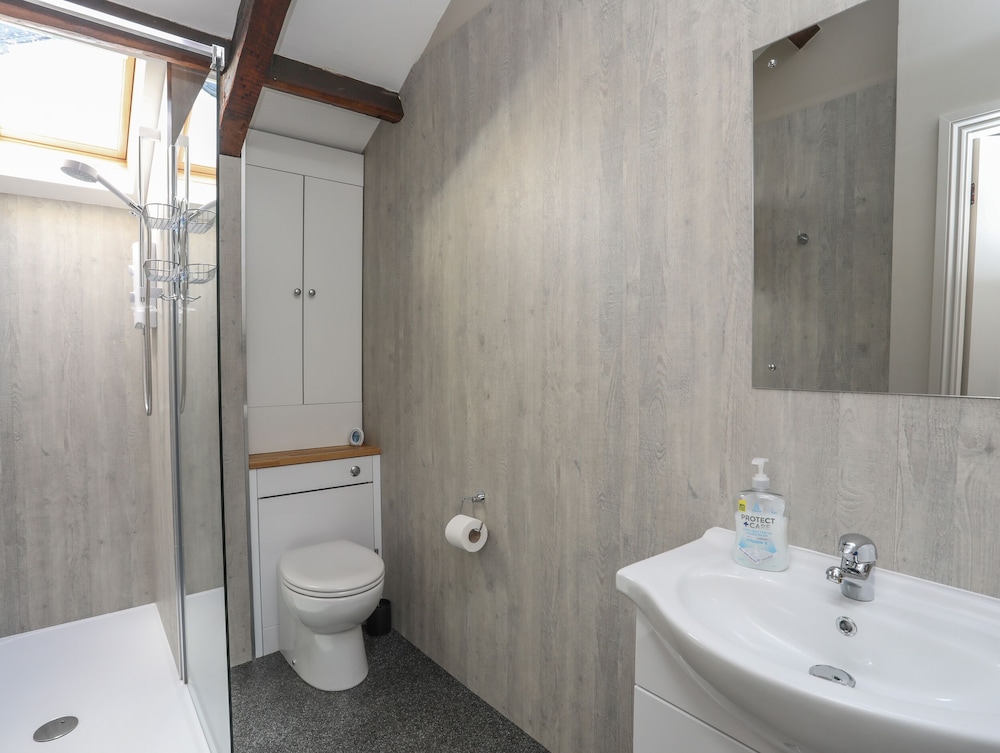 2 Ivy House