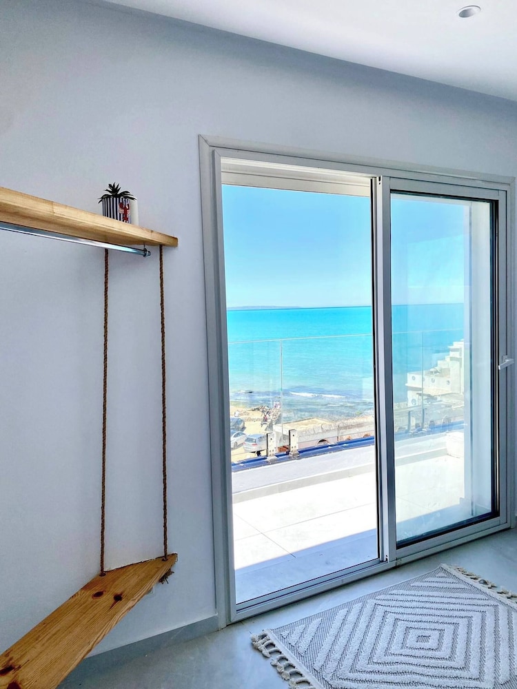 L'onde Turquoise - Apartment With Feet in the Water