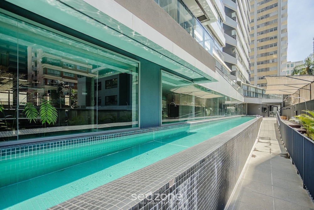 Studio w/ pool near subway FRE2112
