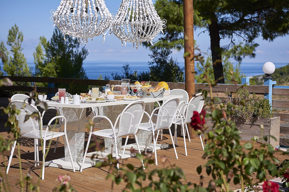 Xenia Residence & Suites