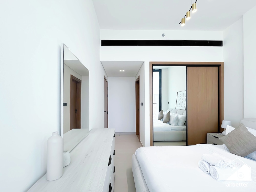 Luxury & Comfort 1B at Binghatti Amber & Balcony