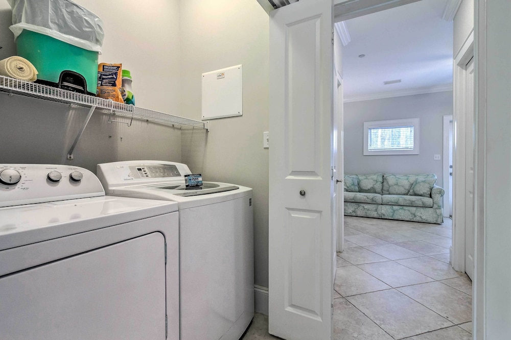 Home Near 30 A: Walk to Beach, Shops & Bicycles!