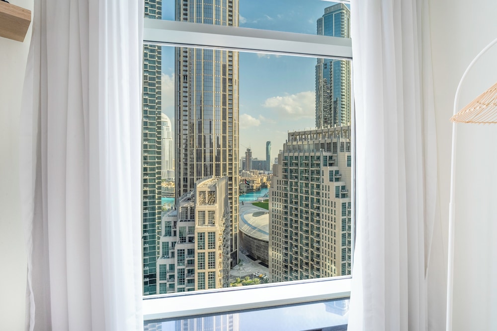 Stunning 2 BR in the heart of Downtown
