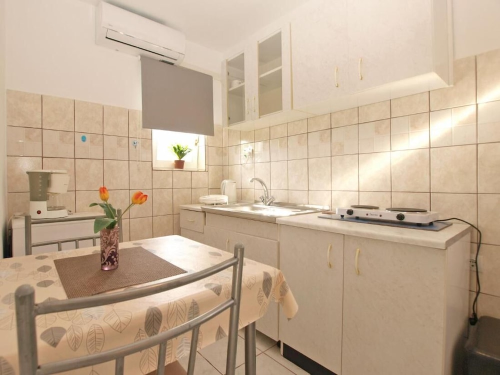 Cozy Studio Apartment With Private Outdoor Space