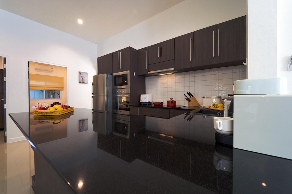 Modern Private 3 Bedroom Pool Villa GA1