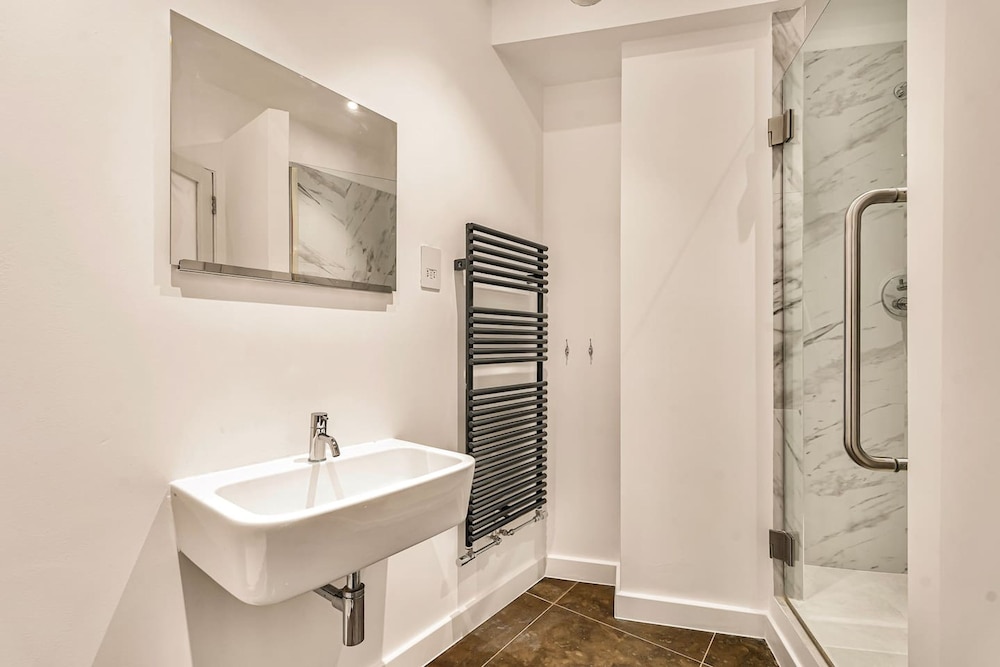 London Mews Home w Glass Atrium Terrace