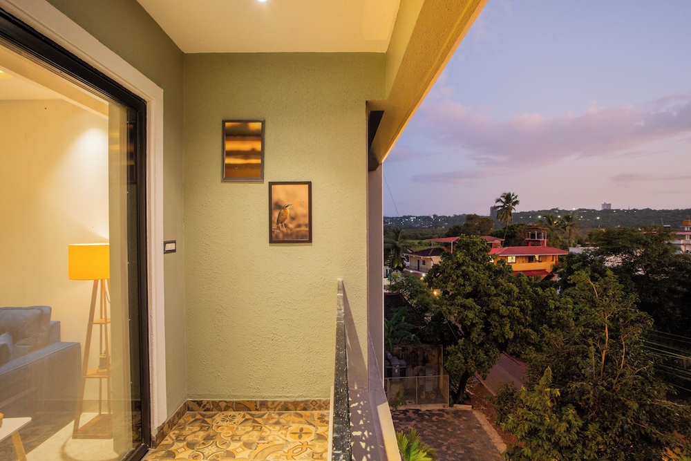 ELIVAAS Kamerios Brisa 1BHK with Jacuzzi