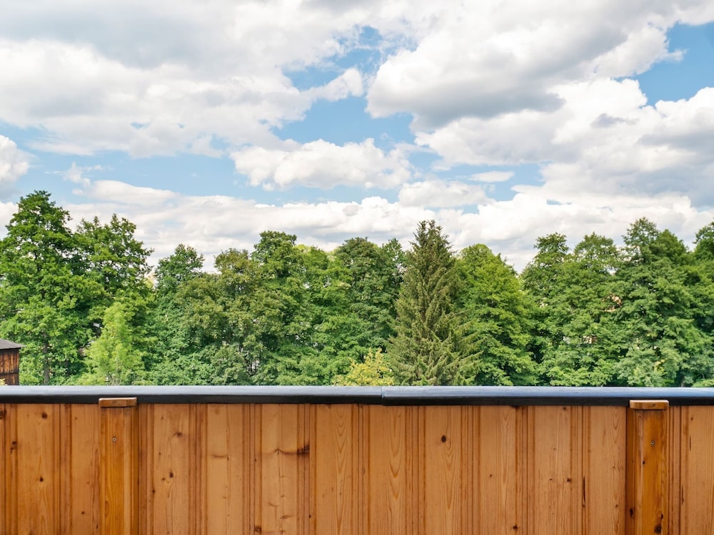 Garden View Apartment in Erzgebirge near Forest view 4