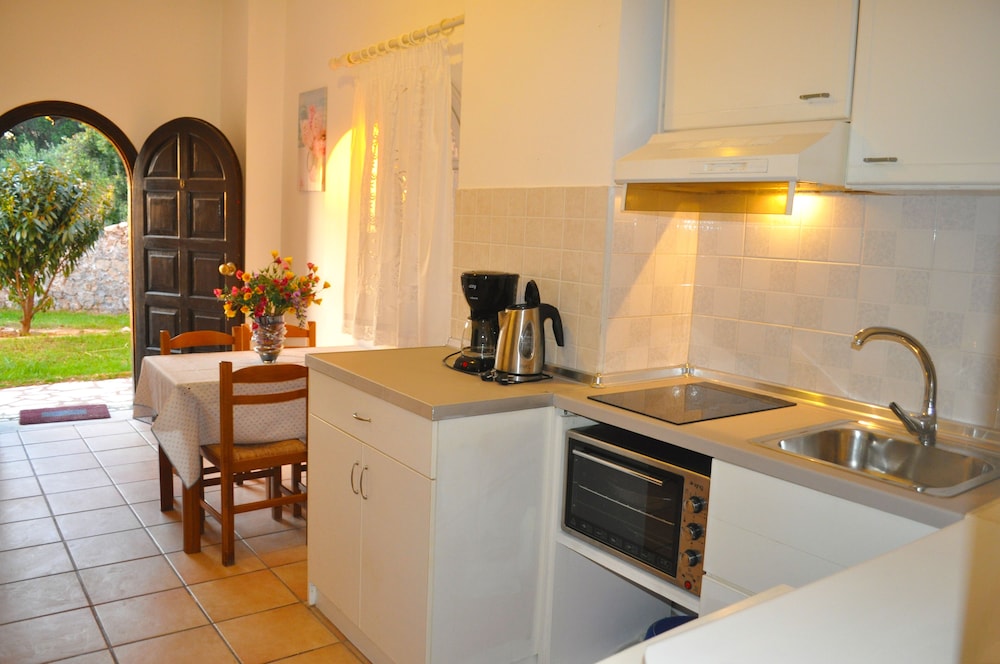 Agios Gordios Beach Holiday Apartments With Pool "maria"
