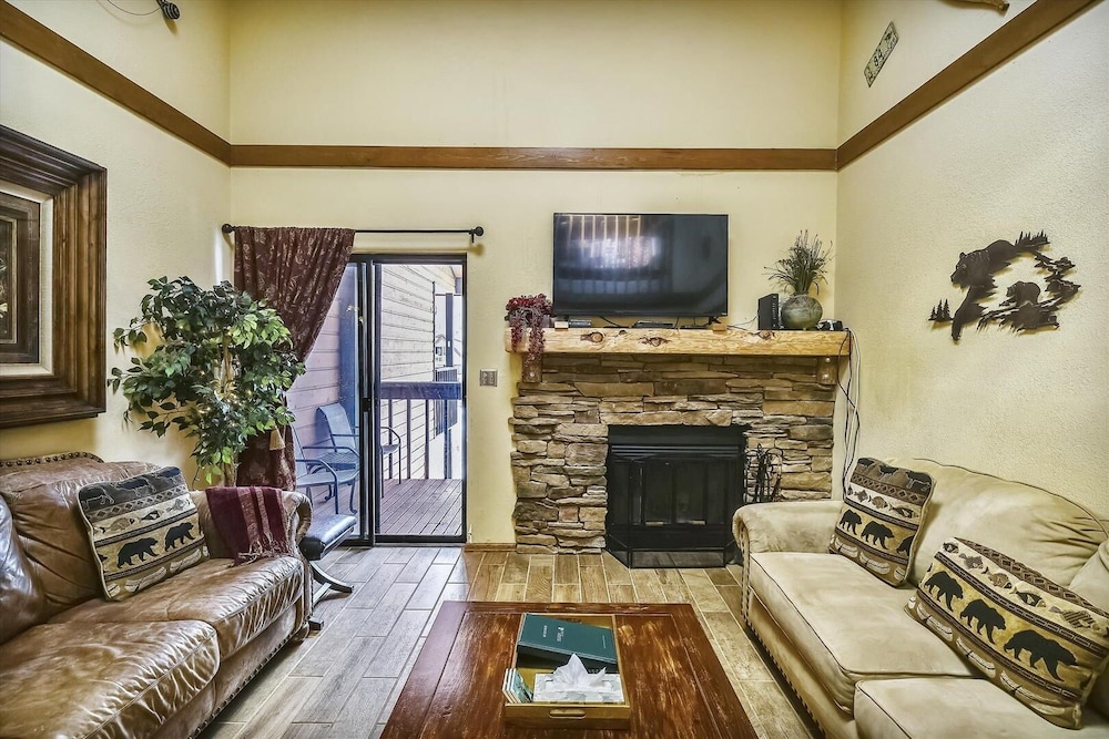 Mountainside  325a 3 Bedroom Condo by RedAwning