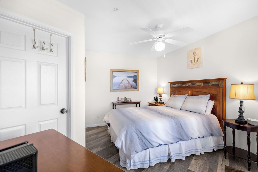 Seascape Cove Waterfront!