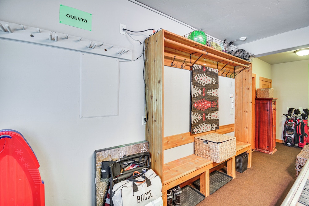 Sauna & Hot Tub: Mtn-view Retreat in Silverthorne!