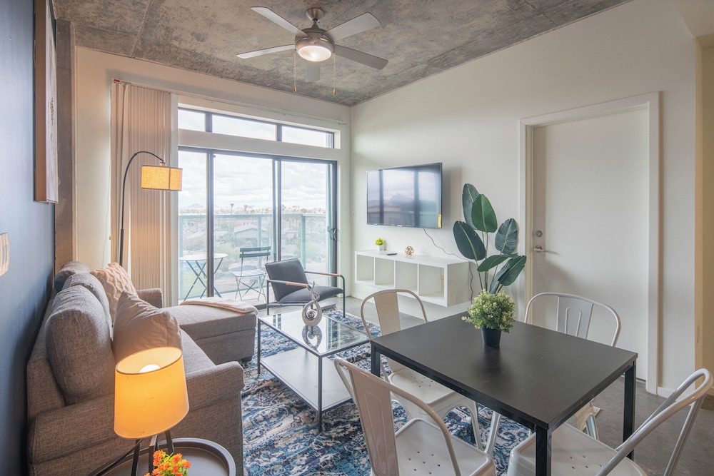 ROVE LIVING/KL - Roosevelt Point