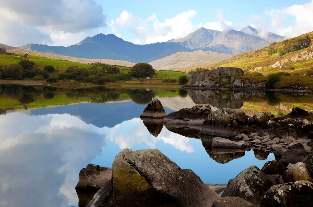 Crib Goch Cozy Dog-friendly Cabin Retreat
