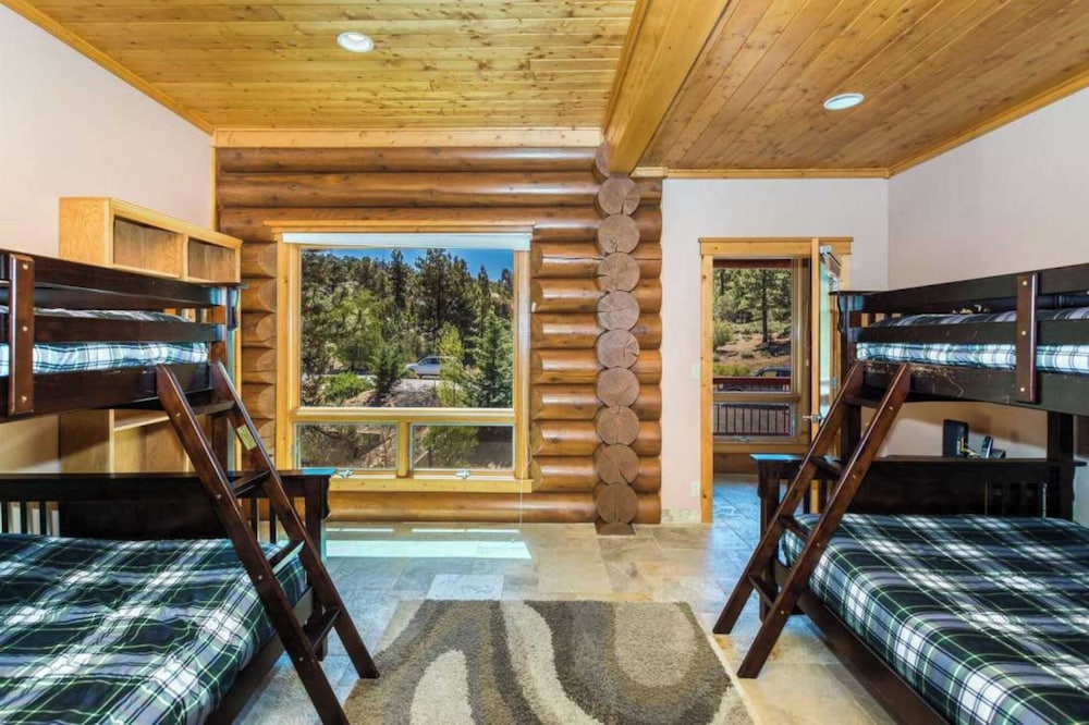 Sleeps 27 2 Homes Near the Lake, Hot Tub + Views Castle Glen Estates