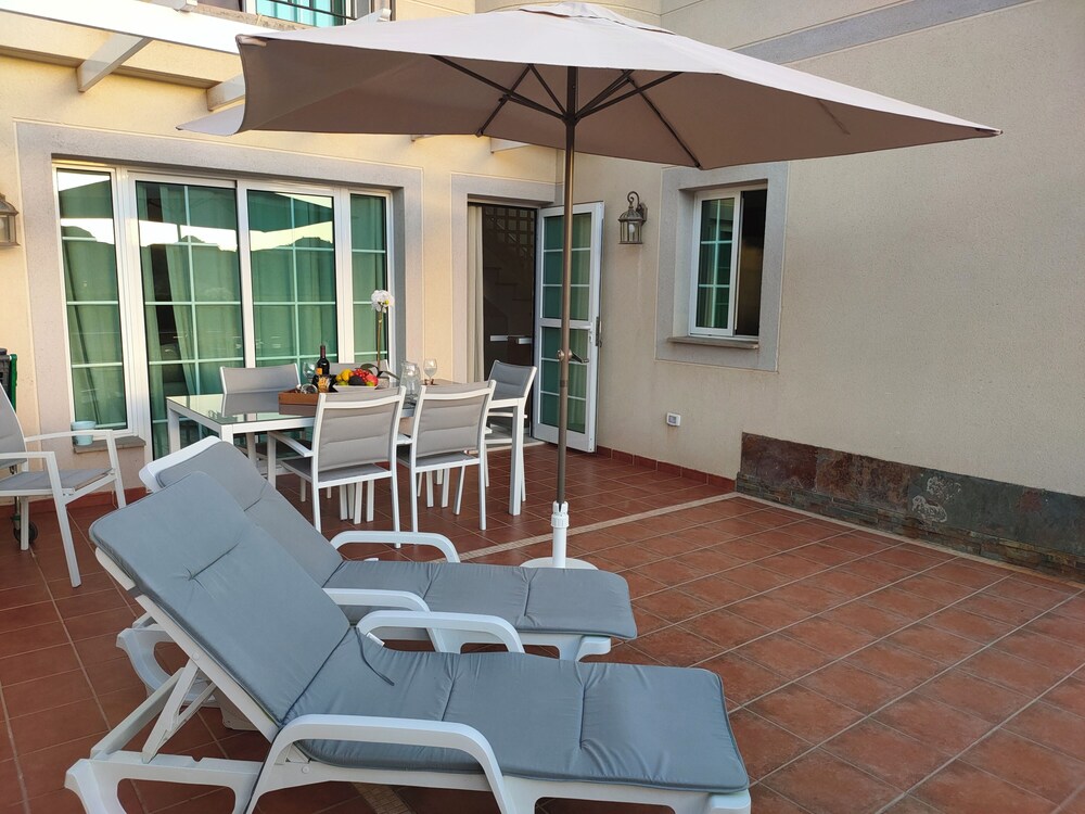 Comfortable Modern House With Jacuzzi, and Access to Swimming Pool