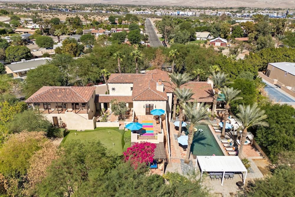 Villa del Gallo by Avantstay Luxury Group Retreat Pool Putting Green