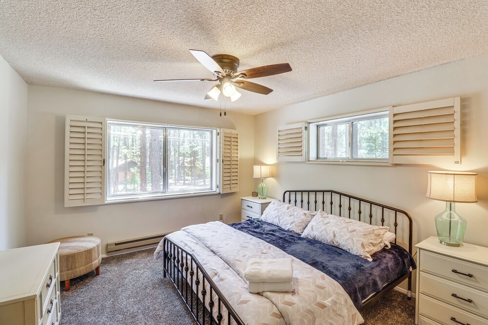 Spacious Decks: Family Pinetop Country Club Home