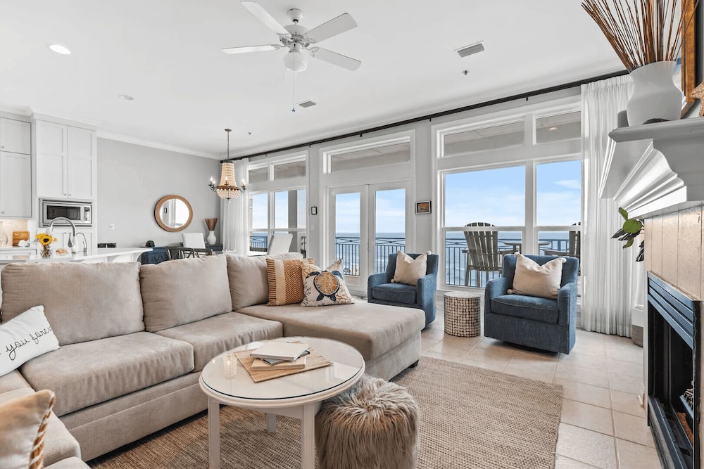 Grovey by the Sea by Avantstay Oceanfront, Private Beach, Pool Access