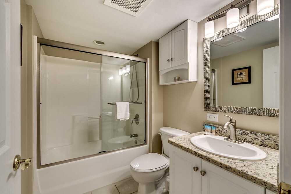 South Wind 301 4 Br condo by RedAwning