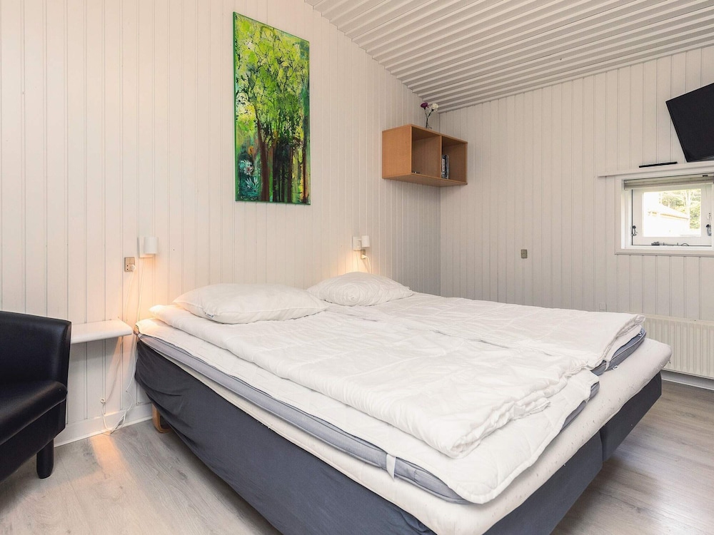 Charming Holiday Home by Nature Reserve