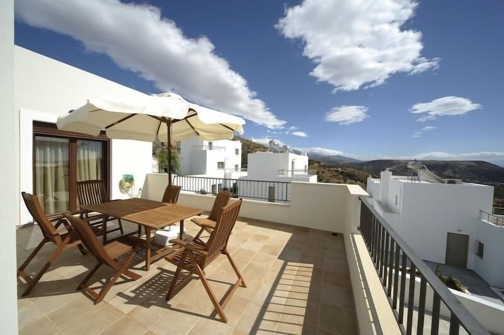 Lenikos Resort