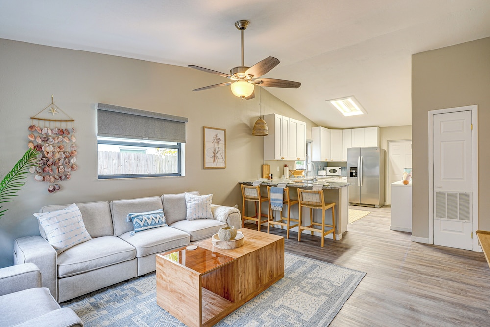 Dtwn Palm Harbor Condo: Walk to Water!