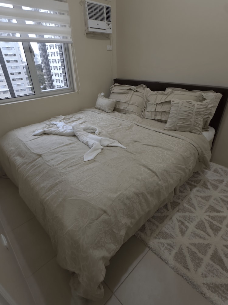Elegant 2 Bedroom Unit Avida27 view 3