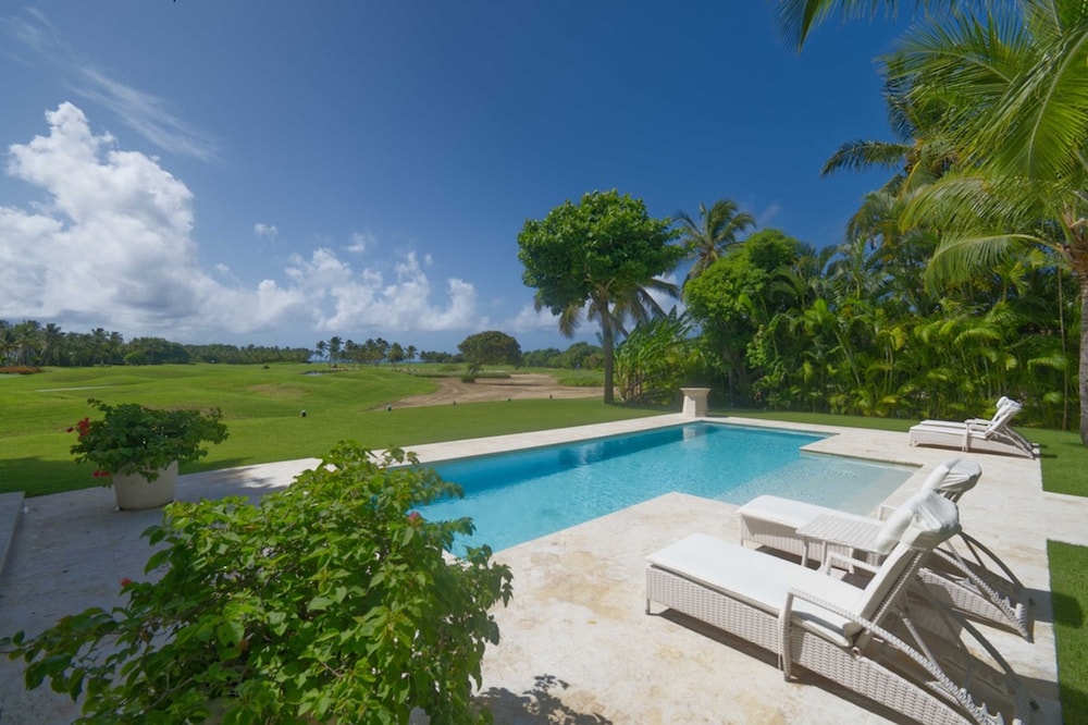 Ocean View Villa Just Minutes From Private Beaches