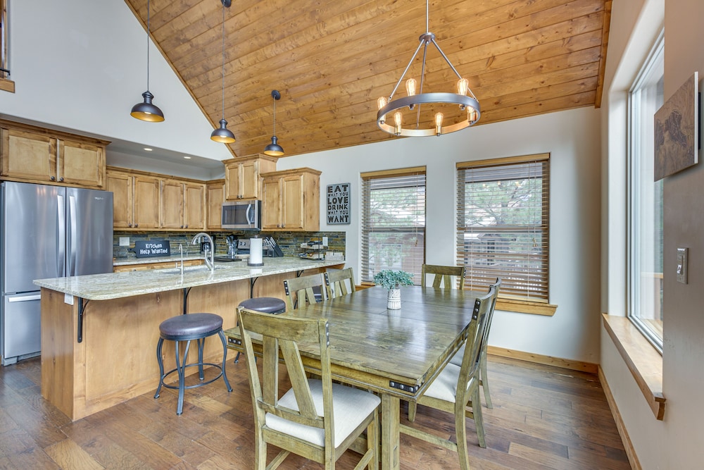 Angel Fire Cabin w/ Deck: 3 Mi to Ski Lifts! view 5