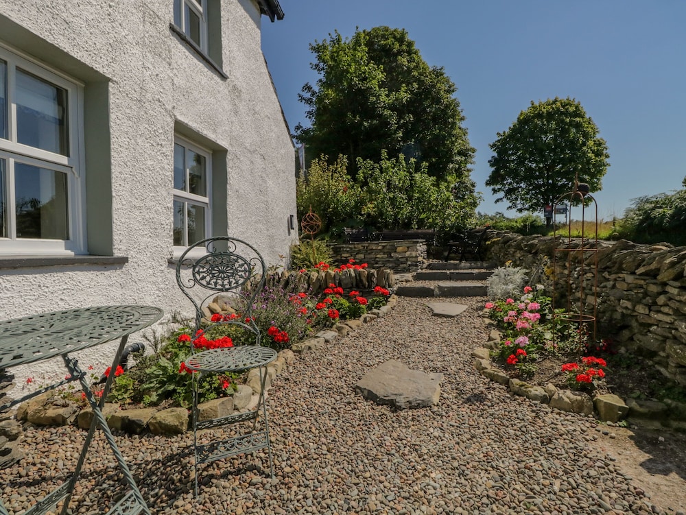 1 Sunny Point Cottages