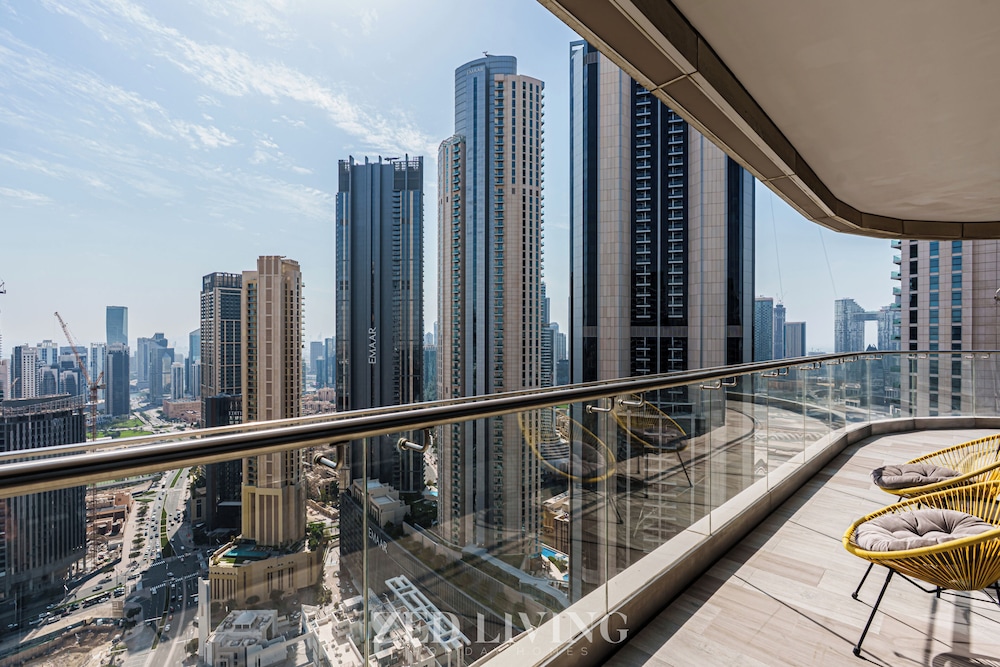 Downtown Dubai | Walk to Dubai Mall + Burj Views