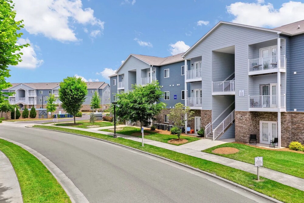 Landing Apartments Charlotte - Mallard Creek