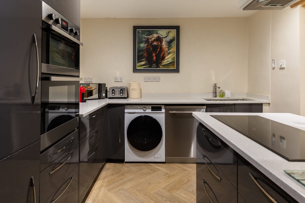 Stylish 4-bedroom Townhouse in the Heart of Bath