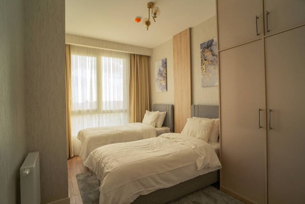 Luxurious 2 1 Apartment Near Mall of Istanbul