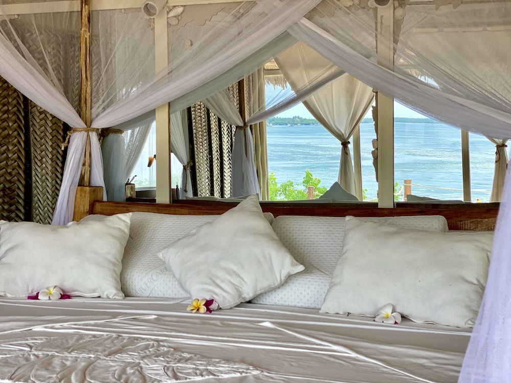 Rock and Sea Resort