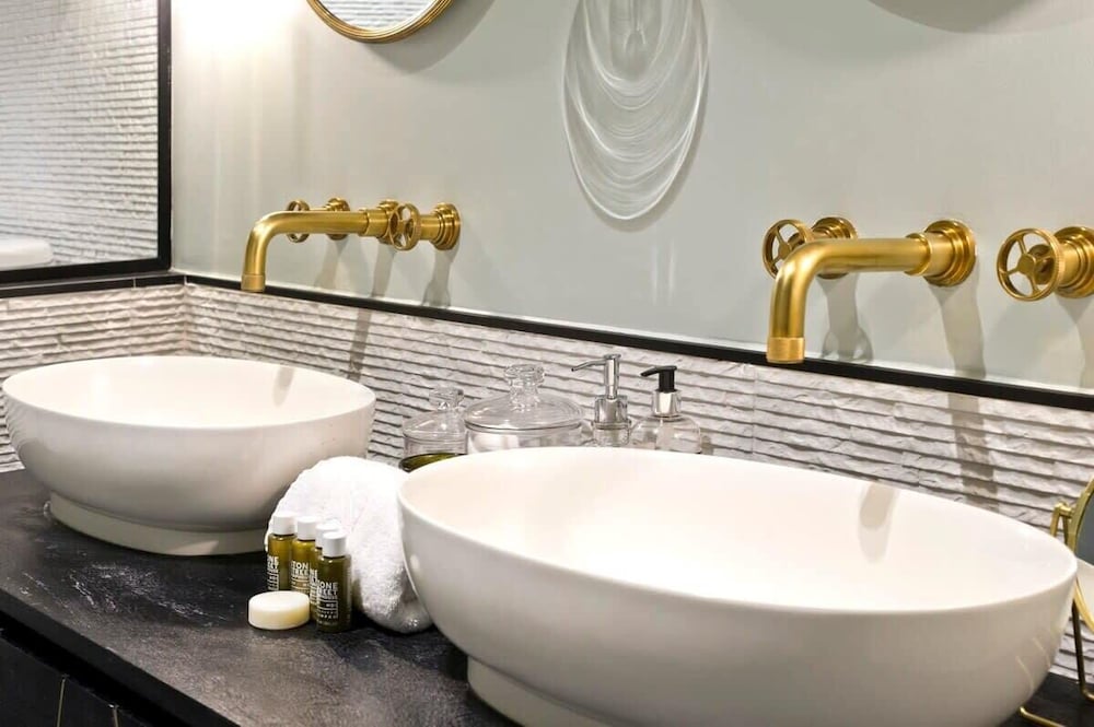 Colourful 3 Bed Kensington Garden Flat