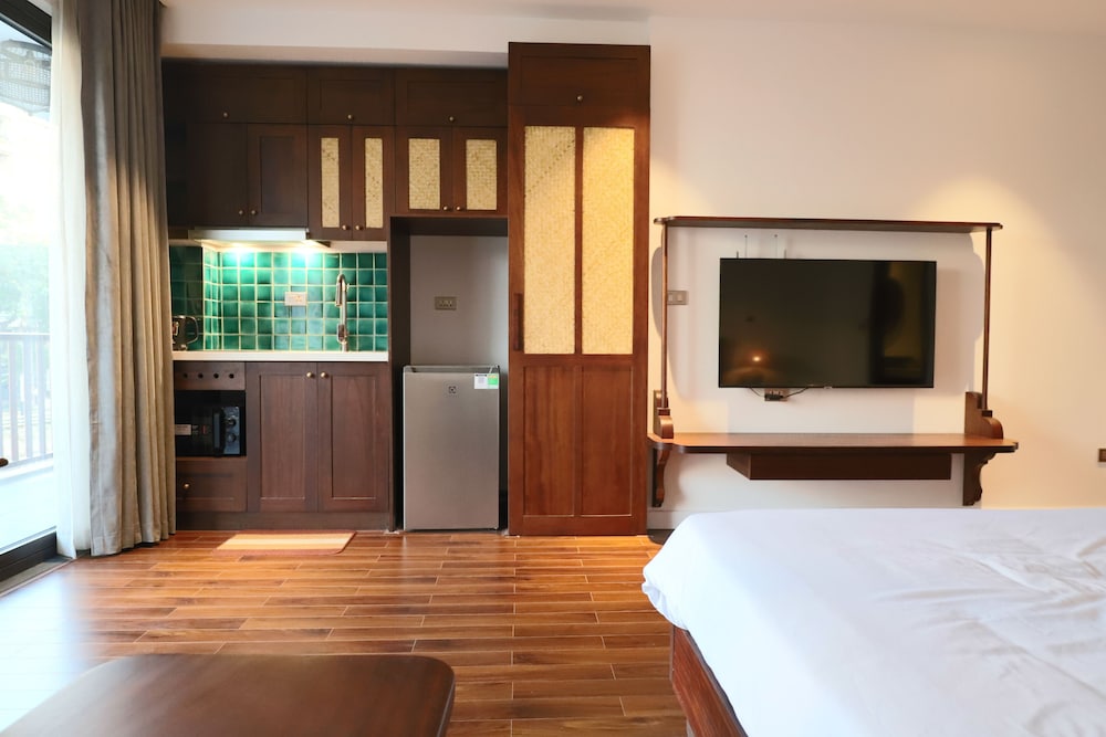 Maison Nha Truc Bach Lake
