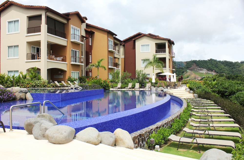 CR Luxury Los Sueños Condos