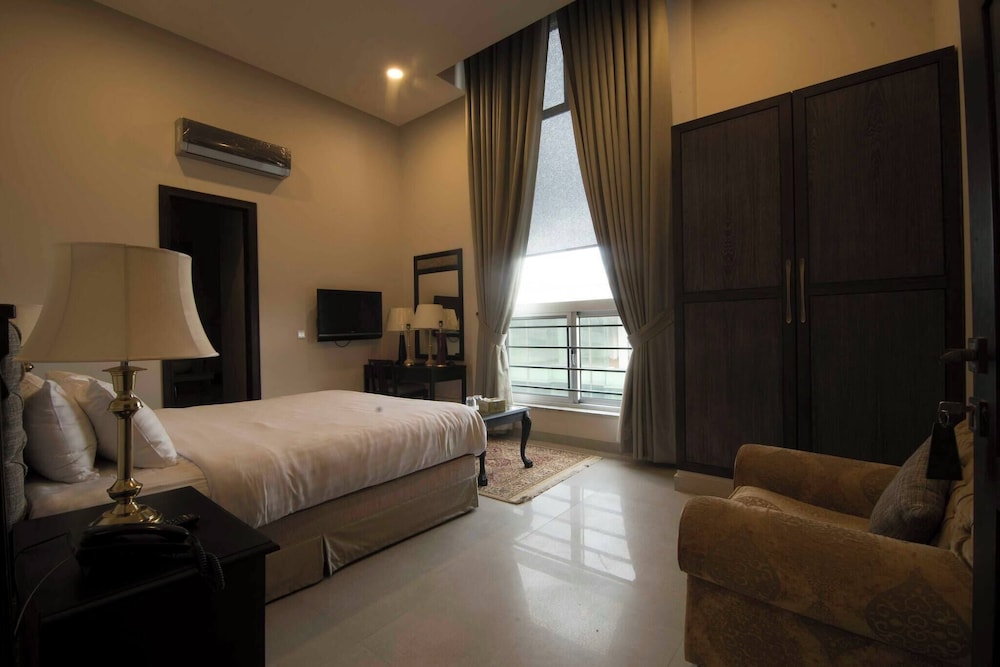 Room-cozy Guest Room F-7 Markaz Islamaba