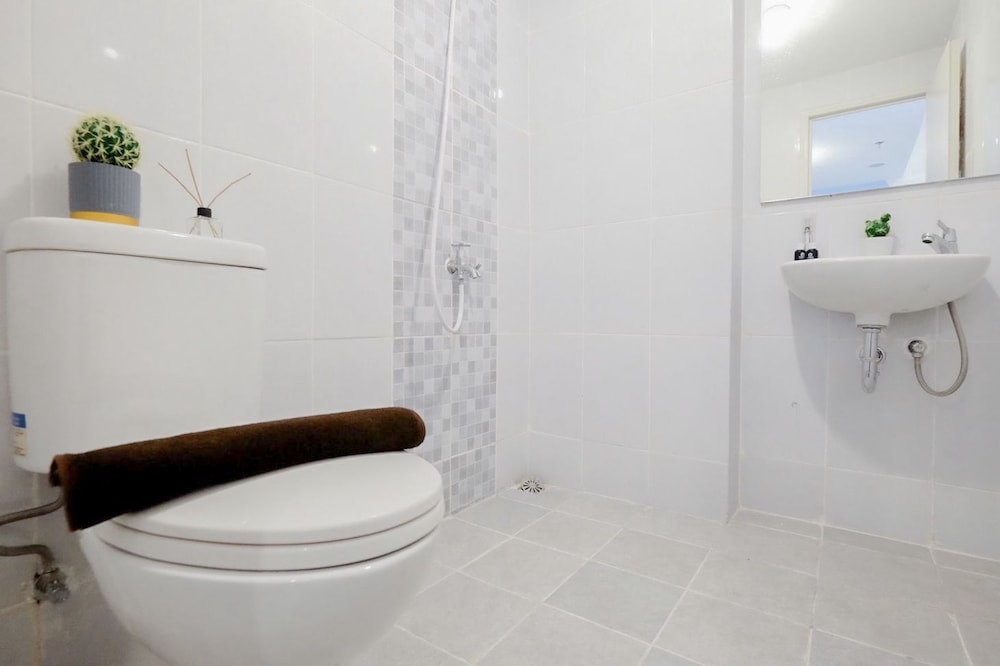 Blue Accent Minimalist 2Br At Tokyo Riverside Pik 2 Apartment