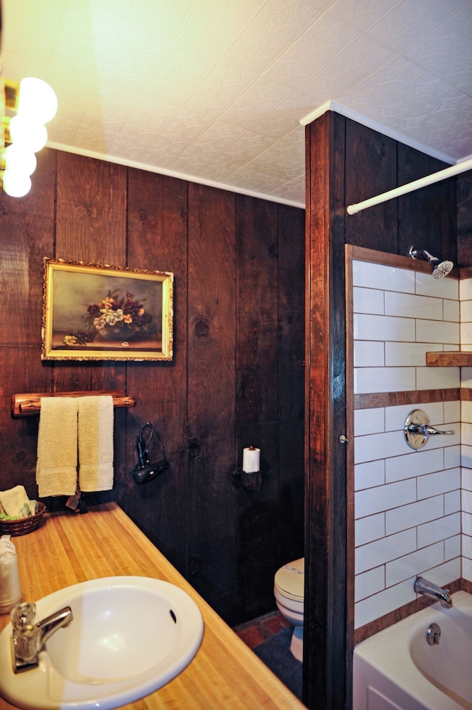 Bear Creek Motel And Cabins
