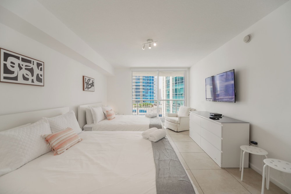 Chic Brickell Condos – Prime Location